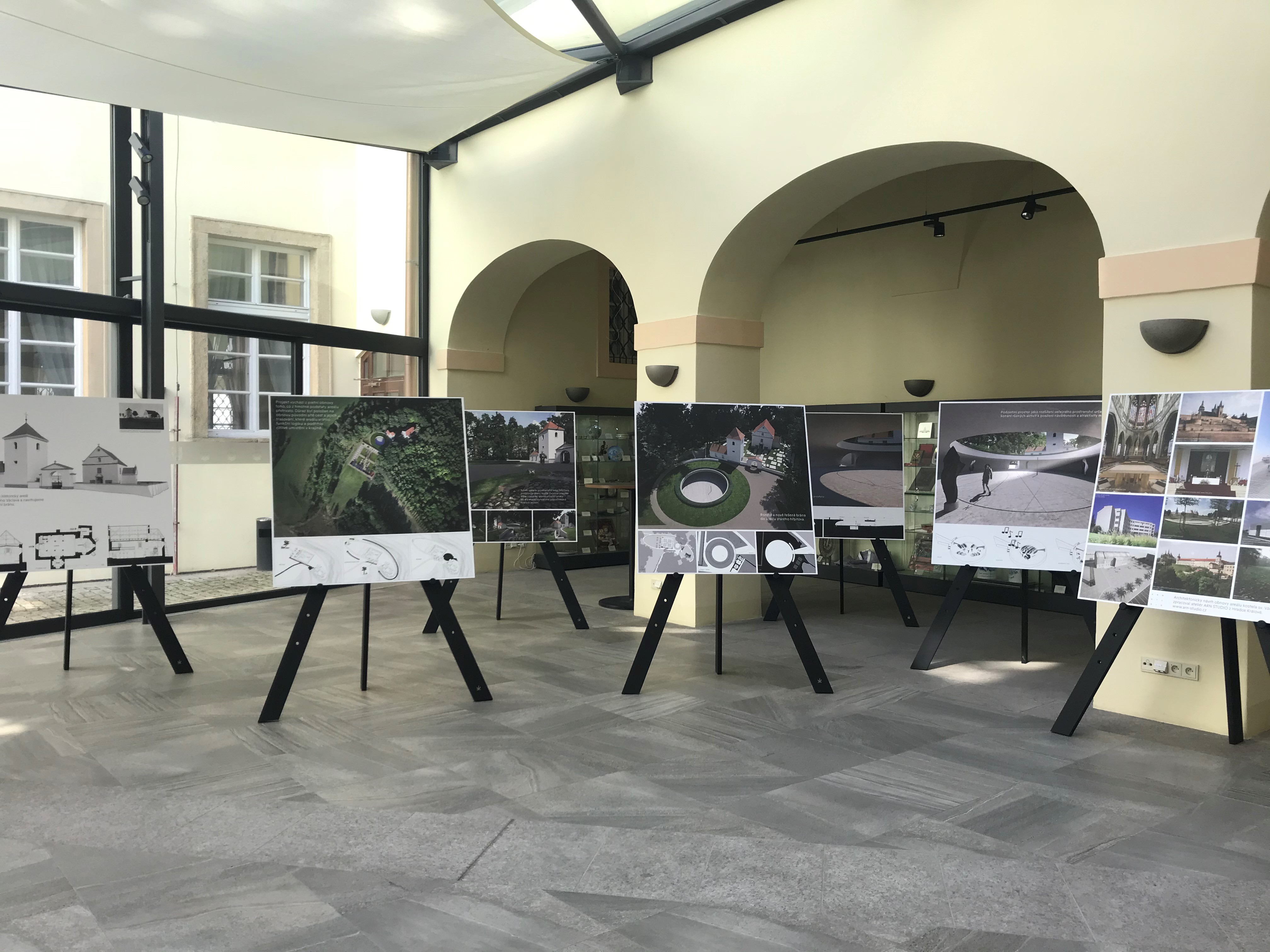 Výstava projektu Obnova kostela sv. Václava na Chloumku v Poslanecké sněmovně parlamentu